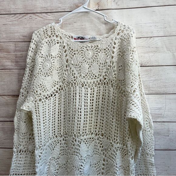 VINTAGE INTERNATIONAL SPORTSWEAR CROCHETED FRINGE SWEATER‎ IN CREAM - Picture 2 of 10